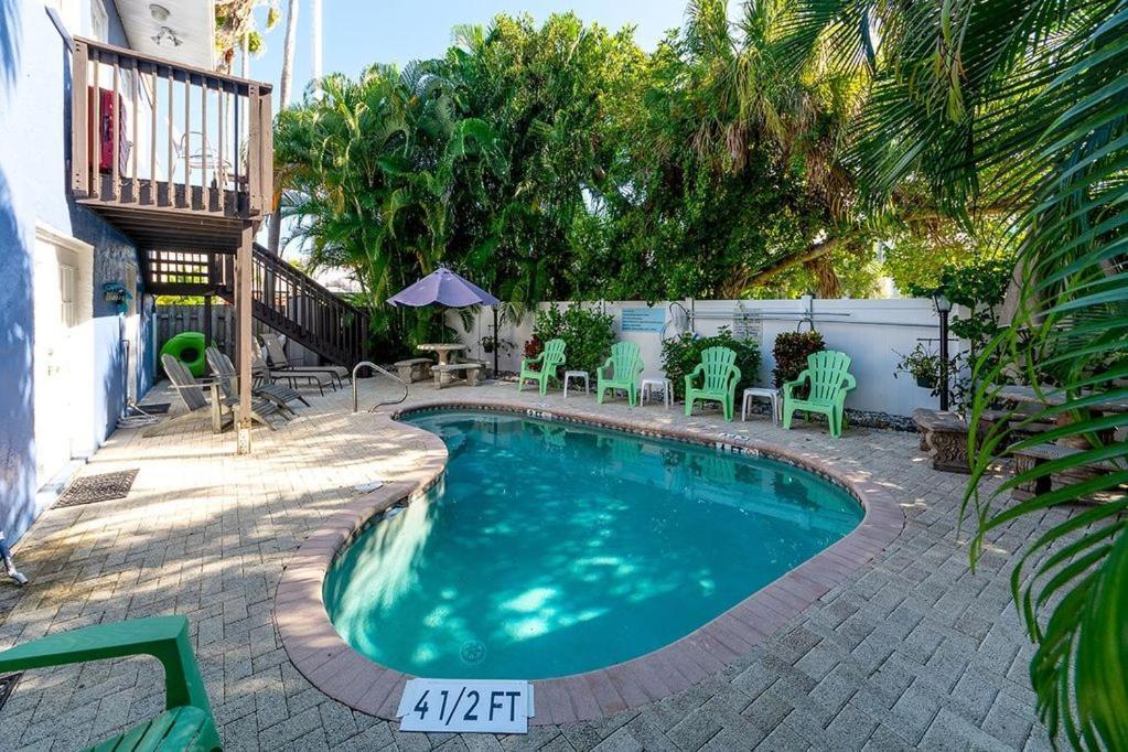 Beach Getaway Pool Condo Between The Island Marina And Beach Bradenton Beach Esterno foto