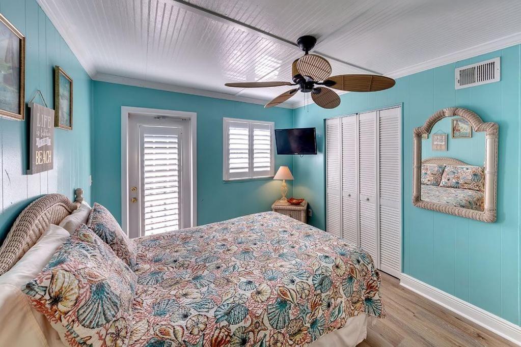Beach Getaway Pool Condo Between The Island Marina And Beach Bradenton Beach Esterno foto