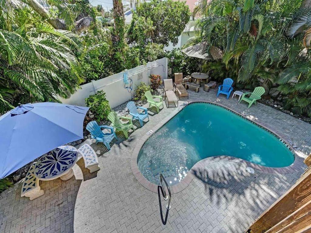 Beach Getaway Pool Condo Between The Island Marina And Beach Bradenton Beach Esterno foto