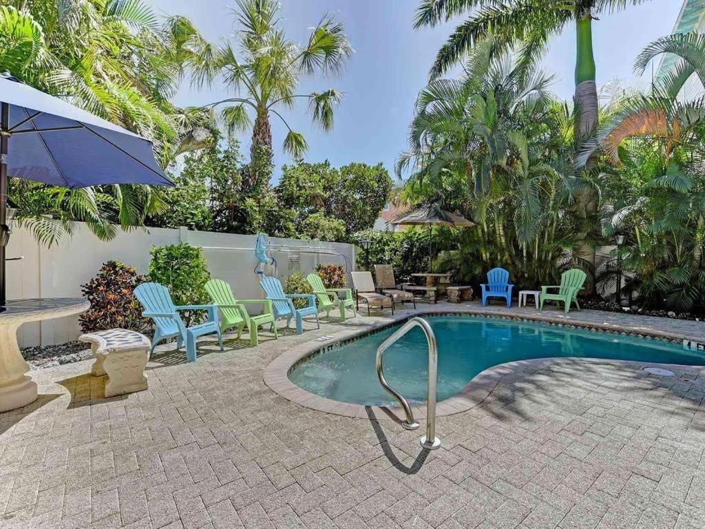 Beach Getaway Pool Condo Between The Island Marina And Beach Bradenton Beach Esterno foto