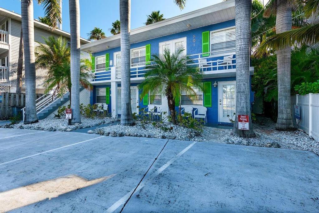 Beach Getaway Pool Condo Between The Island Marina And Beach Bradenton Beach Esterno foto
