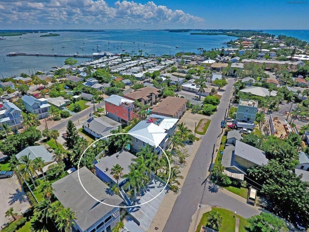 Beach Getaway Pool Condo Between The Island Marina And Beach Bradenton Beach Esterno foto